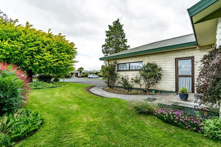 Photo of property in 2 Calder Place, Winton, 9720