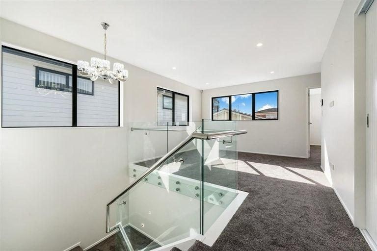 Photo of property in 76a Botany Road, Botany Downs, Auckland, 2010