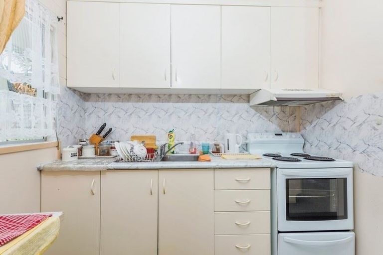 Photo of property in 1/38 Edmonton Road, Henderson, Auckland, 0612