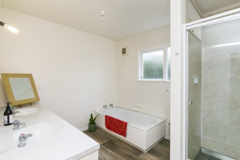 Photo of property in 30 Thurleigh Grove, Karori, Wellington, 6012