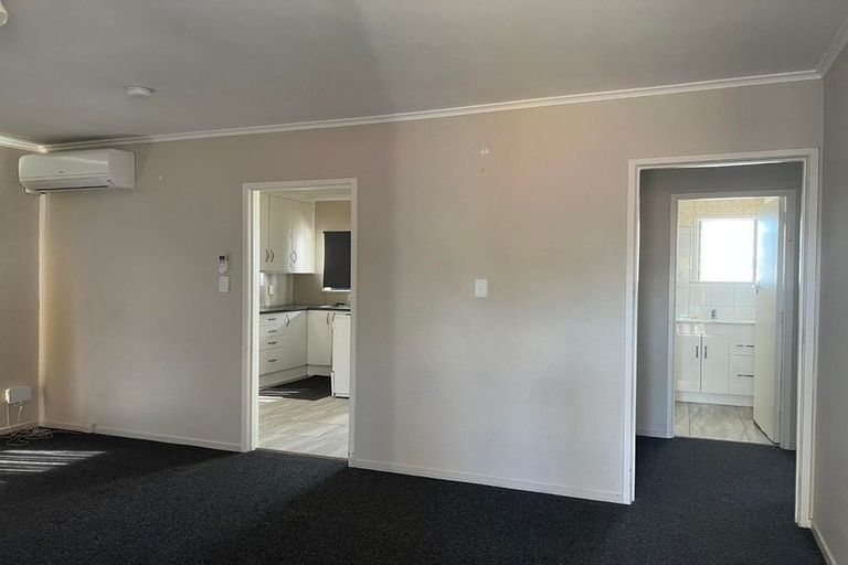 Photo of property in 1/115 Mcleod Road, Te Atatu South, Auckland, 0610