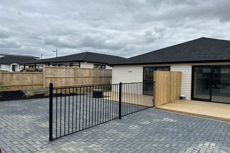 Photo of property in 4 Rorotu Avenue, Karaka, 2113