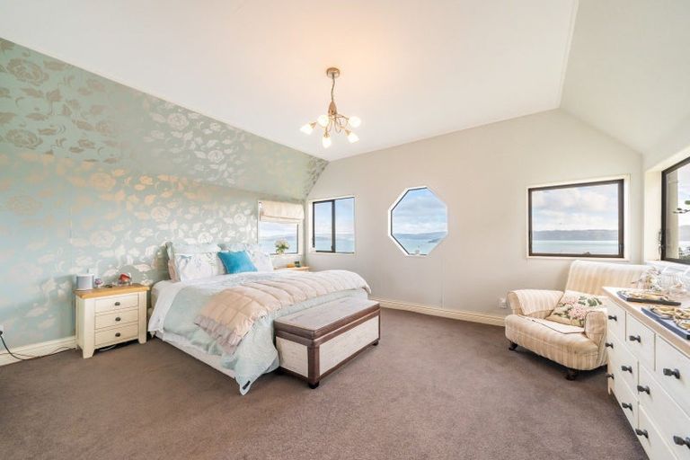 Photo of property in 14 Latham Road, York Bay, Lower Hutt, 5013