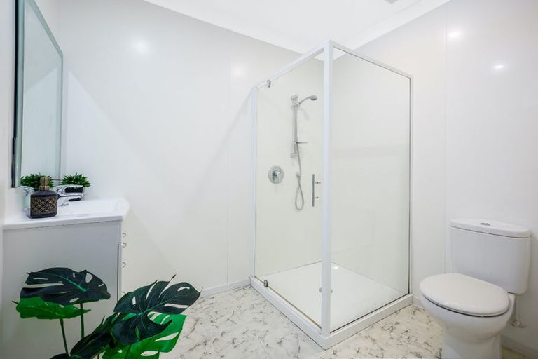 Photo of property in 6a Tamworth Crescent, Newlands, Wellington, 6037