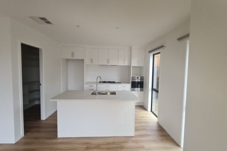 Photo of property in 21 Topsail Way, Whitby, Porirua, 5024