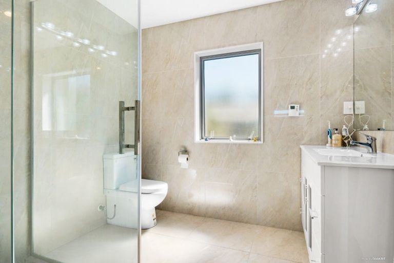 Photo of property in 1/76 Glamorgan Drive, Torbay, Auckland, 0630