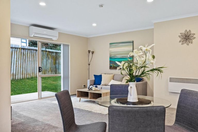 Photo of property in 20 Quincey Place, Massey, Auckland, 0614