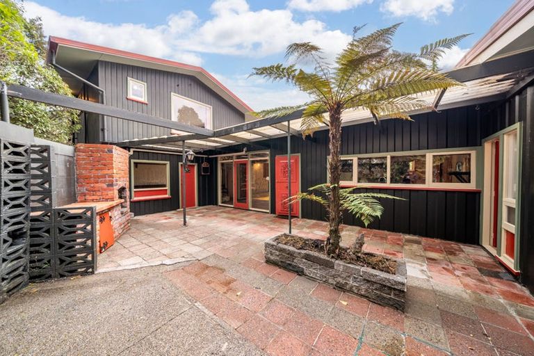 Photo of property in 99 Pinehaven Road, Pinehaven, Upper Hutt, 5019