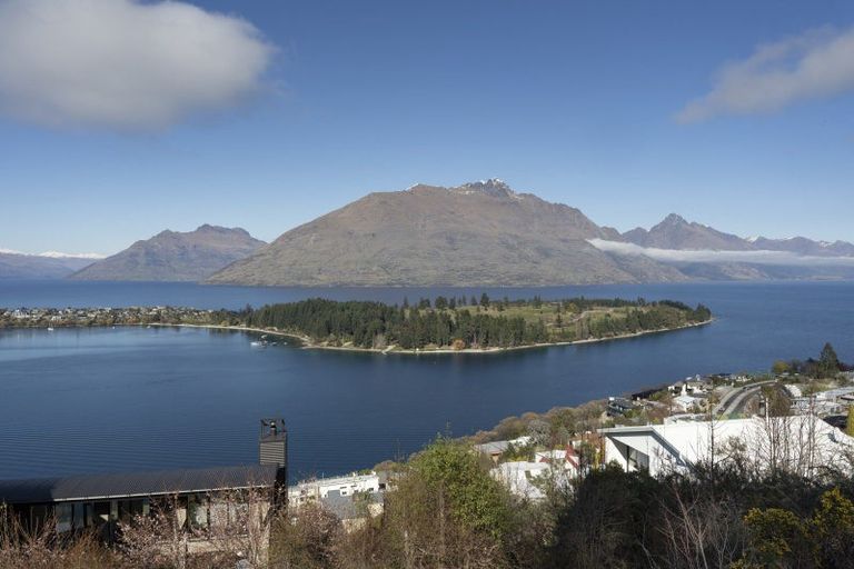 Photo of property in 23 Peregrine Place, Queenstown, 9300