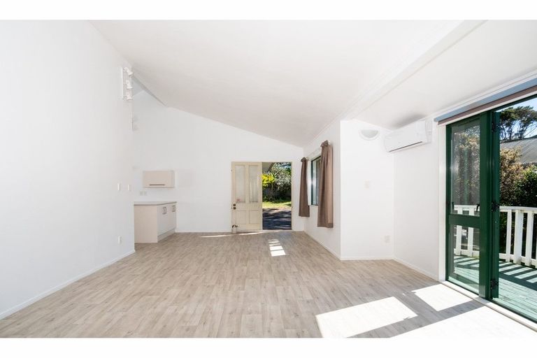 Photo of property in 129a Colwill Road, Massey, Auckland, 0614