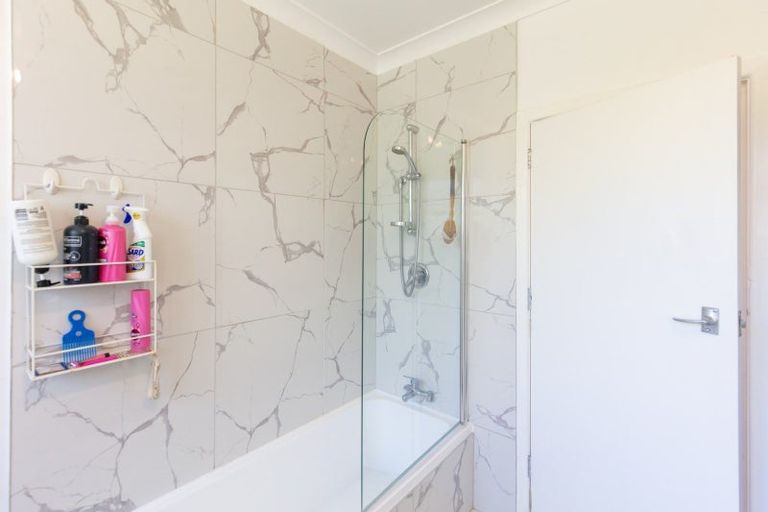 Photo of property in 98 Queen Street West, Levin, 5510