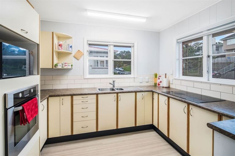 Photo of property in 102 Kenmore Street, Newlands, Wellington, 6037