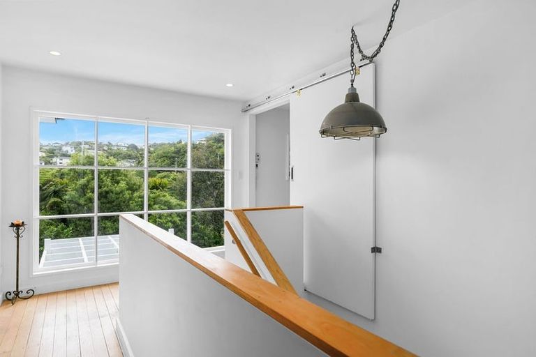 Photo of property in 1 Wakely Road, Newlands, Wellington, 6037