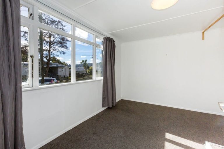 Photo of property in 35 Hanson Grove, Stokes Valley, Lower Hutt, 5019