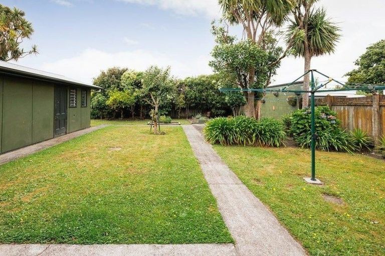 Photo of property in 27 Waterloo Crescent, Hokowhitu, Palmerston North, 4410