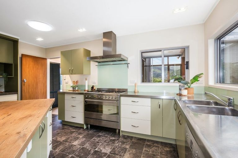 Photo of property in 3 Vista Grove, Kelson, Lower Hutt, 5010