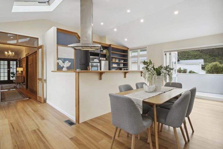 Photo of property in 22 Homewood Crescent, Karori, Wellington, 6012