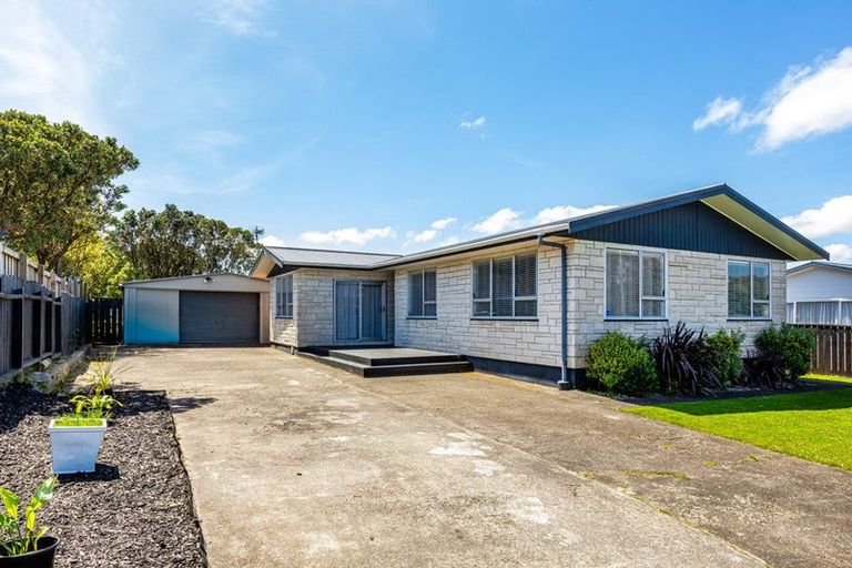 Photo of property in 41 Cleat Street, Whitby, Porirua, 5024