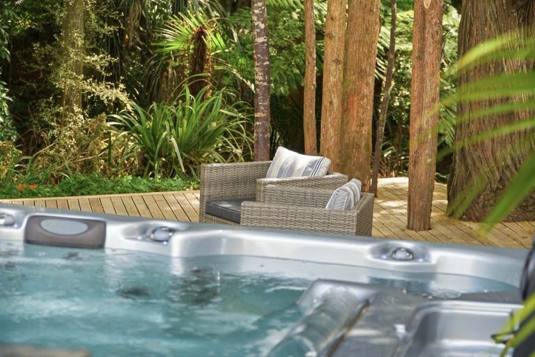 Photo of property in 90b Eskdale Road, Birkdale, Auckland, 0626