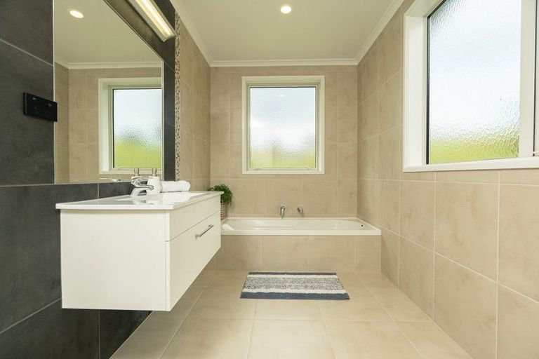 Photo of property in 160 Gray Road, Te Kamo, Kamo, 0185