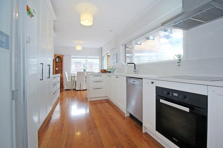 Photo of property in 24 Pooley Street, Pakuranga Heights, Auckland, 2010