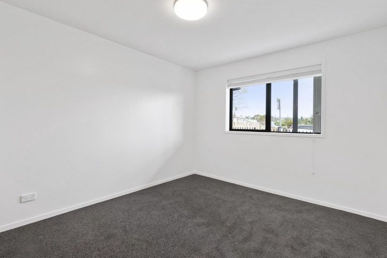 Photo of property in 1b/4045 Great North Road, Glen Eden, Auckland, 0602
