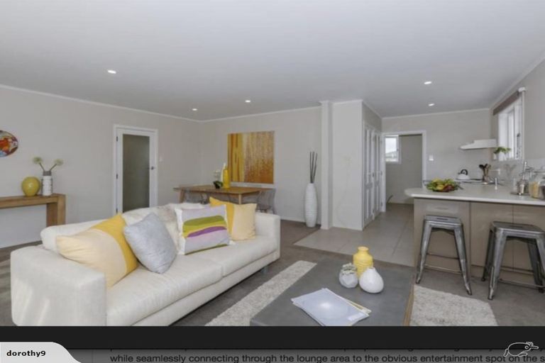 Photo of property in 19 Mackenzie Street, Te Atatu South, Auckland, 0610