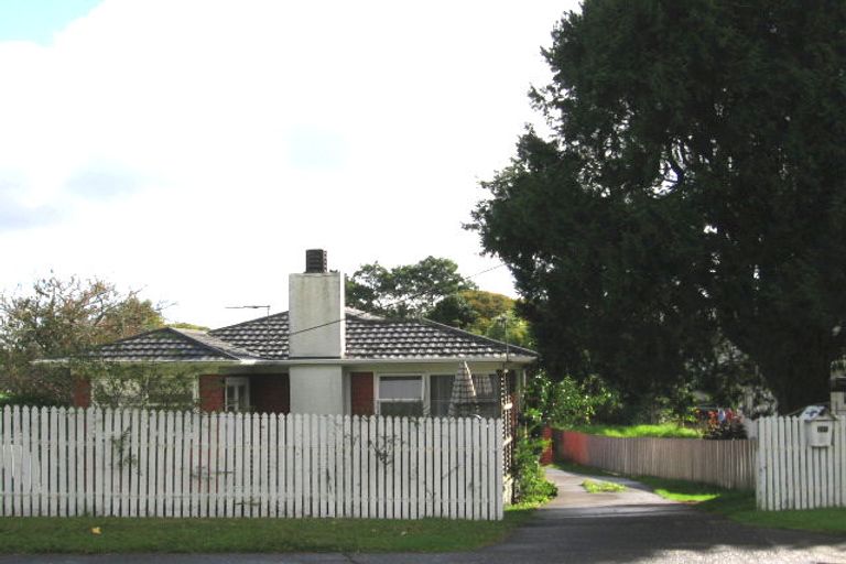 Photo of property in 121 Vodanovich Road, Te Atatu South, Auckland, 0610