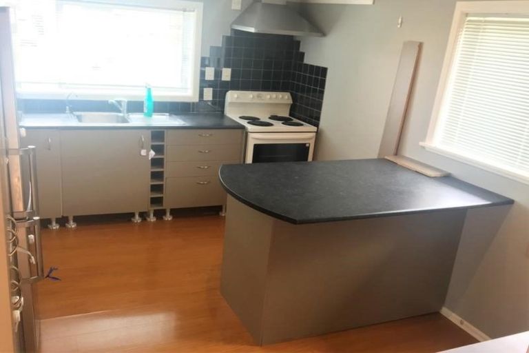 Photo of property in 6 Crompton Road, Massey, Auckland, 0614