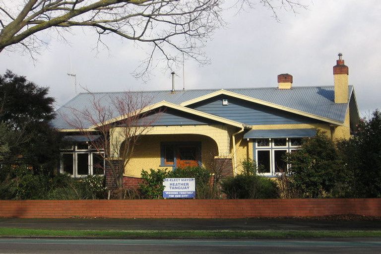 Photo of property in 100 Victoria Avenue, Palmerston North, 4410