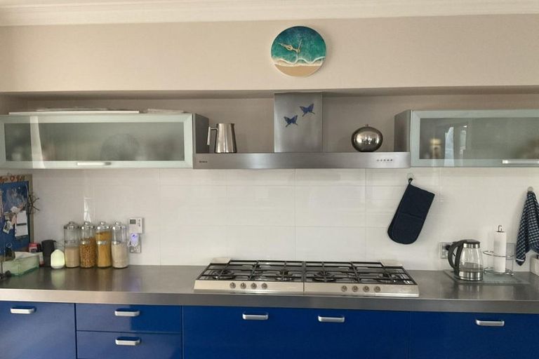 Photo of property in 16 Keating Rise, Northcross, Auckland, 0632