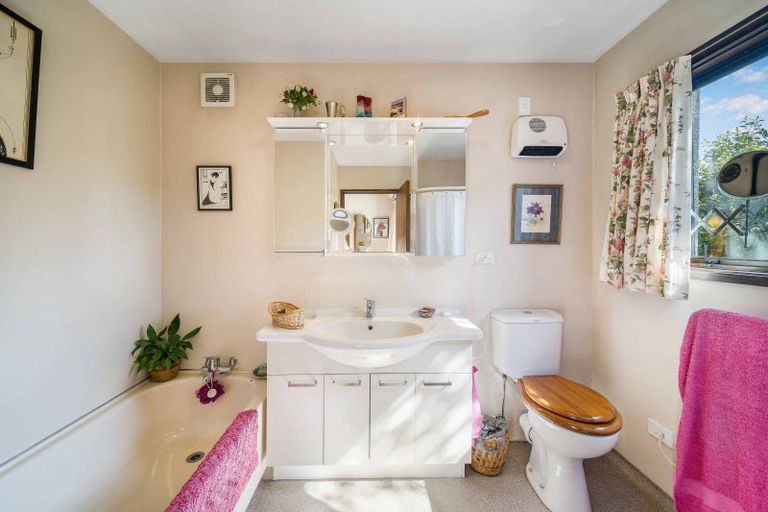 Photo of property in 11 Dunrobin Place, Avonhead, Christchurch, 8042