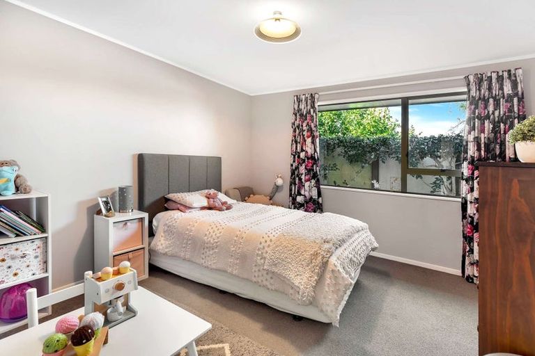 Photo of property in 18 Truscott Grove, Awapuni, Palmerston North, 4412