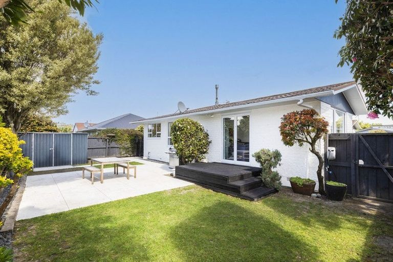 Photo of property in 1/216 Waimairi Road, Ilam, Christchurch, 8041