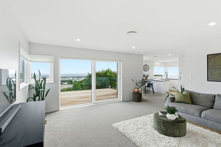 Photo of property in 5b Madeley Road, Mount Pleasant, Christchurch, 8081