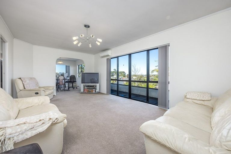 Photo of property in 6 Milwaukee Place, Glendene, Auckland, 0602