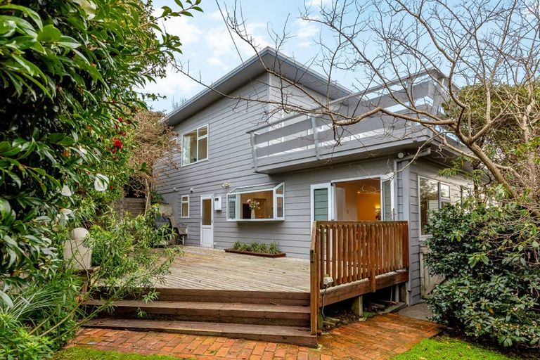 Photo of property in 7 Angell Street, Johnsonville, Wellington, 6037