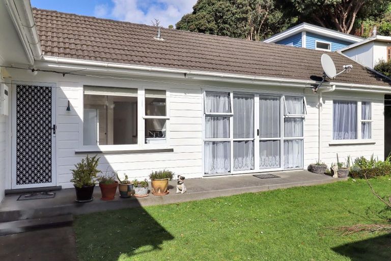 Photo of property in 300 Queens Drive, Lyall Bay, Wellington, 6022