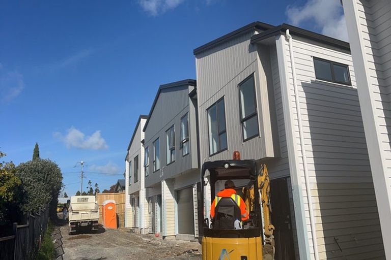 Photo of property in 30a/5 Tirimoana Road, Te Atatu South, Auckland, 0602