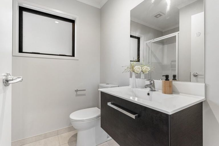 Photo of property in 239 Hobsonville Point Road, Hobsonville, Auckland, 0616