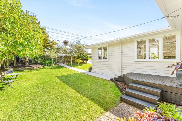 Photo of property in 1/10 Neil Avenue, Te Atatu Peninsula, Auckland, 0610