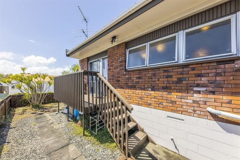 Photo of property in 5 Marlene Avenue, Te Atatu South, Auckland, 0610
