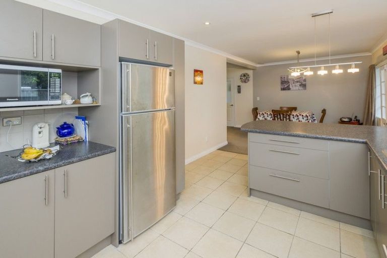 Photo of property in 318 Te Moana Road, Waikanae, 5036