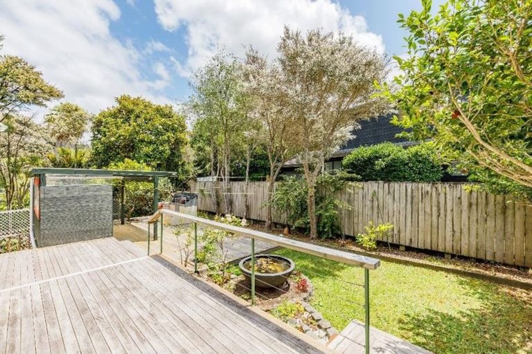 Photo of property in 17 Highwood Grove, Torbay, Auckland, 0630