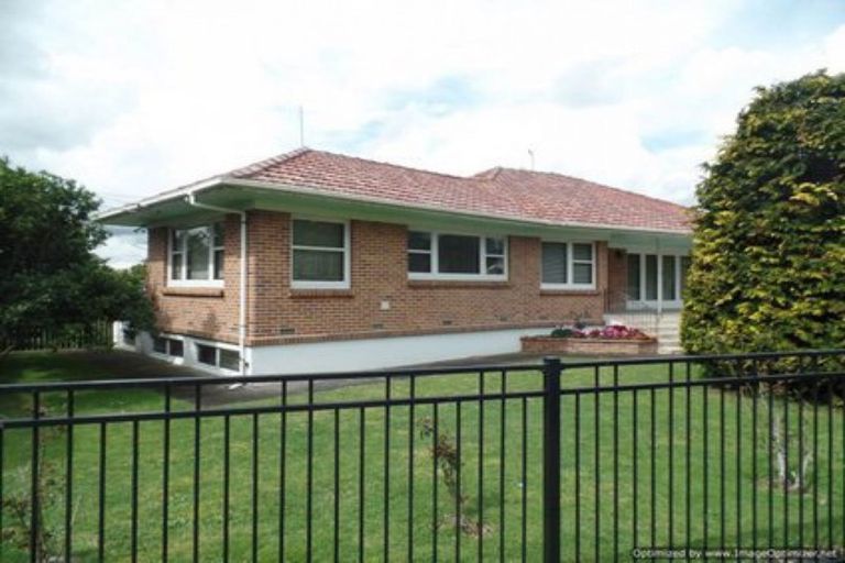 Photo of property in 2 Great South Road, Papakura, 2110
