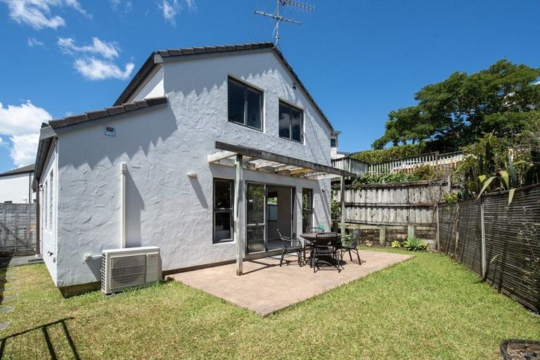 Photo of property in 9/64 Schnapper Rock Road, Schnapper Rock, Auckland, 0632