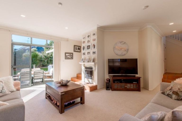 Photo of property in 19 Gilberd Place, Torbay, Auckland, 0630