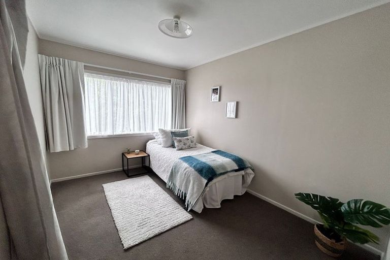 Photo of property in 15f1 Bloomsbury Grove, Newlands, Wellington, 6037