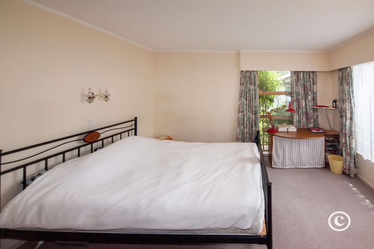 Photo of property in 100 Churton Drive, Churton Park, Wellington, 6037