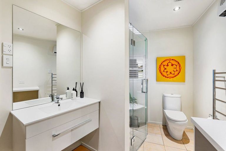 Photo of property in 15 Woodford Heights, Havelock North, 4130